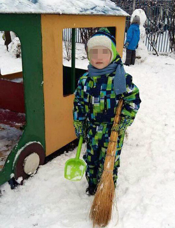 Bà mẹ ác quỷ quấn nilon vào đầu con trai rồi bỏ mặc trong rừng cả đêm, lý do khiến ai nghe thấy cũng giận run người-4