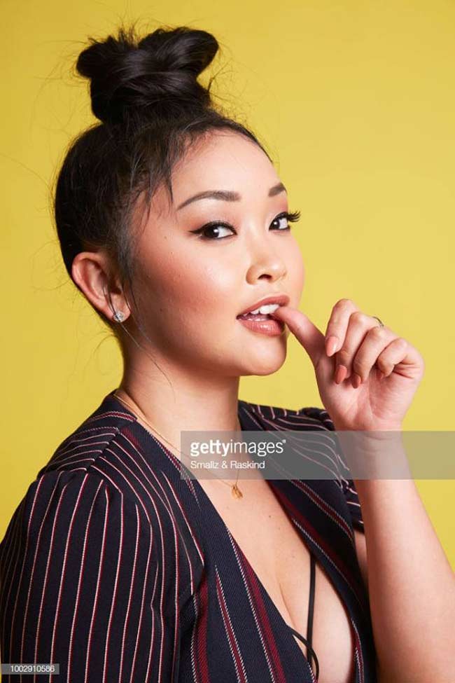 Phong cách nữ tính của cô gái mồ côi Cần Thơ trở thành siêu sao Hollywood-4