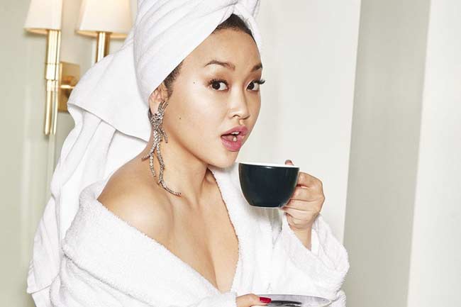 Phong cách nữ tính của cô gái mồ côi Cần Thơ trở thành siêu sao Hollywood-9