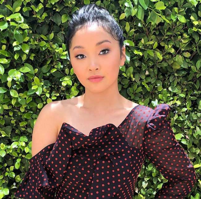 Phong cách nữ tính của cô gái mồ côi Cần Thơ trở thành siêu sao Hollywood-14