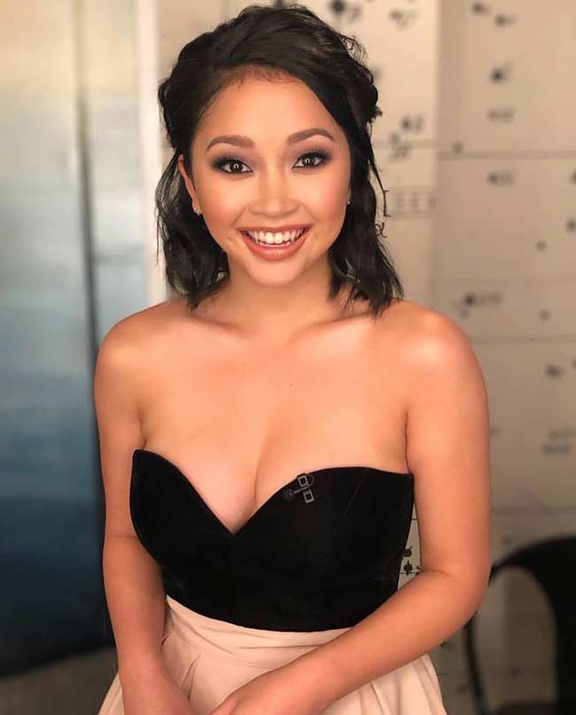 Phong cách nữ tính của cô gái mồ côi Cần Thơ trở thành siêu sao Hollywood-15