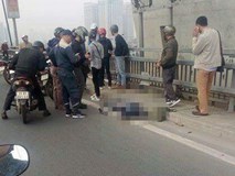 Hà Nội: Xe buýt đâm tử vong người đàn ông đi xe máy cùng chiều trên cầu Nhật Tân Hà Nội: Xe buýt đâm tử vong người đàn ông đi xe máy cùng chiều trên cầu Nhật Tân