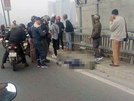 Hà Nội: Xe buýt đâm tử vong người đàn ông đi xe máy cùng chiều trên cầu Nhật Tân