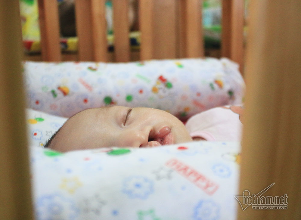 Cuộc điện thoại thay đổi số phận đứa trẻ sinh ra từ người mẹ tự tử-2