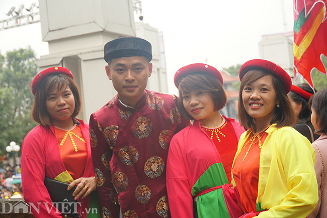 Thu hàng triệu đồng mỗi ngày nhờ cho thuê trang phục ở hội Lim-5