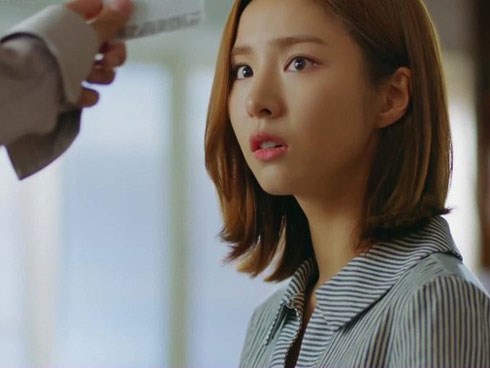 Vào phòng lấy đồ, tôi bắt quả tang mẹ chồng đang lén lút làm việc này khiến tôi muốn yên phận cũng không được