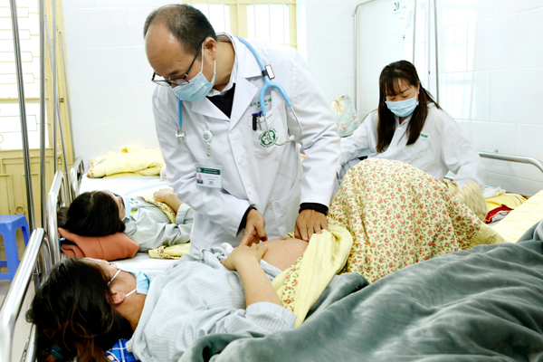 Sau sốt cao, cô gái Hà Nội viêm não nguy kịch do mắc sởi-1
