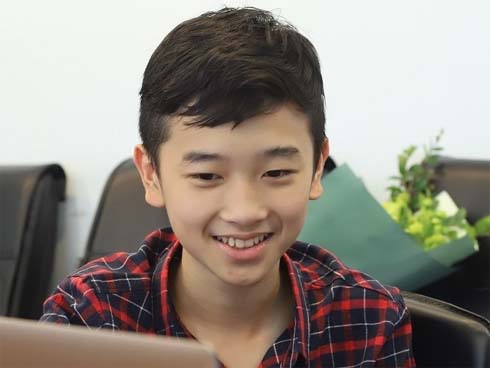 Chiếc bảng khiến học sinh chóng mặt đau đầu tự hỏi: Đây là tiếng nước gì và tôi đã làm thế nào để tốt nghiệp vậy?-2