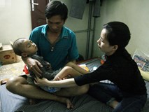 Con trai 4 tuổi mắc ung thư máu và câu hỏi đêm giao thừa trong bệnh viện khiến cha mẹ khóc suốt đêm Con trai 4 tuổi mắc ung thư máu và câu hỏi đêm giao thừa trong bệnh viện khiến cha mẹ khóc suốt đêm