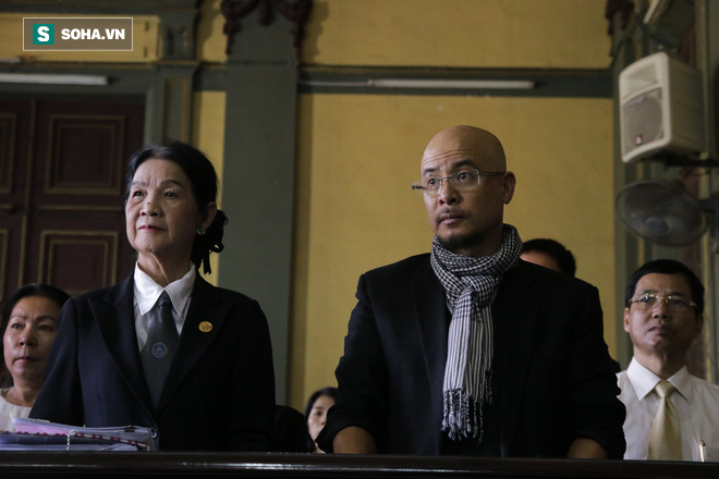 Ông Đặng Lê Nguyên Vũ đến tòa từ sớm, bà Lê Hoàng Diệp Thảo xuất hiện vào phút chót-3