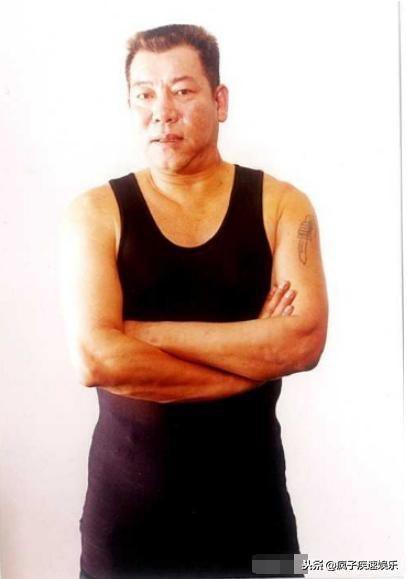 Sao phim Thần bài: Xuất thân giang hồ, U70 bị ung thư vẫn lấy vợ kém 11 tuổi-1