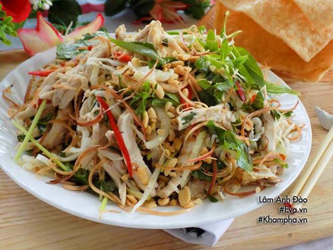Gà thừa sau Rằm đem làm gỏi gà hoa chuối giòn ngon, thanh mát ăn mãi chẳng ngán-4