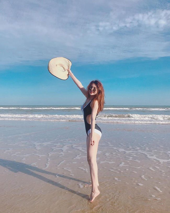 Vẻ đẹp của cô giáo tiểu học là mẫu nội y nổi tiếng-7