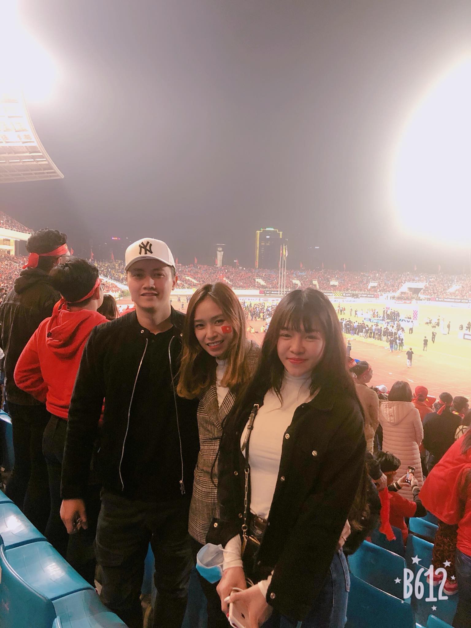 Yến Xuân thu hút trên khán đài, theo dõi bạn trai Văn Lâm bắt trận ra mắt Muangthong United-7