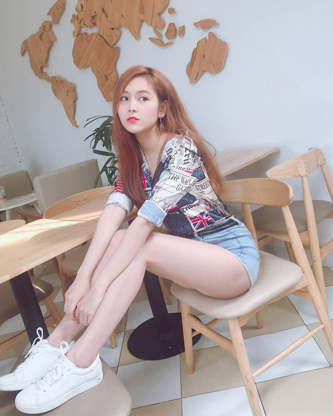 Vẻ đẹp của cô giáo tiểu học là mẫu nội y nổi tiếng-13