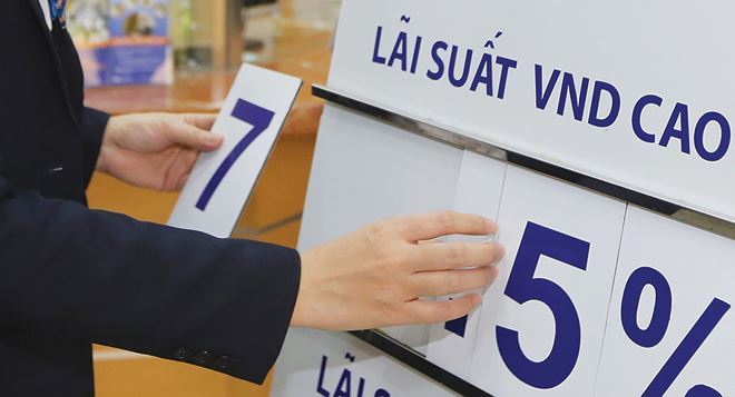 Lãi suất đồng loạt tăng mạnh: Tiền chảy mạnh, giật mình bất an-1