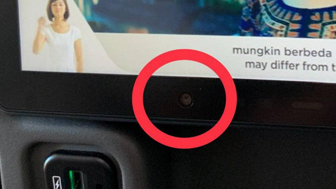 Khách tố máy bay của Singapore có camera ở lưng ghế-1