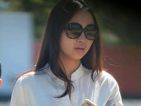 Nữ sinh gốc Việt giấu 114 viên ma túy trong quần lót đưa vào nhạc hội