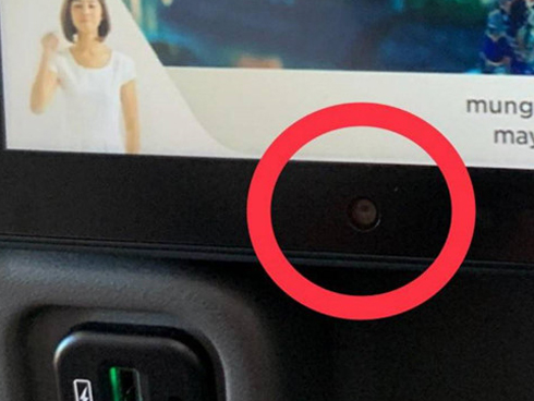 Khách Trung Quốc ném đồng xu vào động cơ để cầu may, chuyến bay bị hủy-2