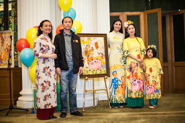 Hoa hậu Ngọc Hân mang áo dài sang New York diễn cho kiều bào-4