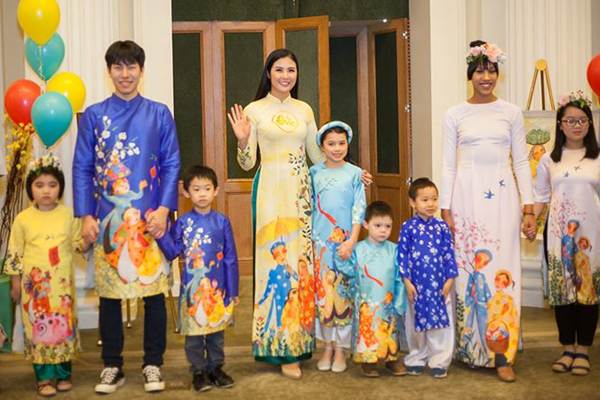 Hoa hậu Ngọc Hân mang áo dài sang New York diễn cho kiều bào-6