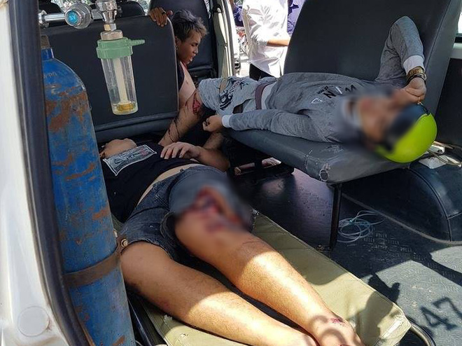 Xe tải tông và kéo lê nhiều xe máy vào gầm, 6 người thương vong-2