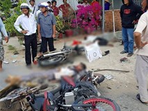 Xe tải tông và kéo lê nhiều xe máy vào gầm, 6 người thương vong Xe tải tông và kéo lê nhiều xe máy vào gầm, 6 người thương vong