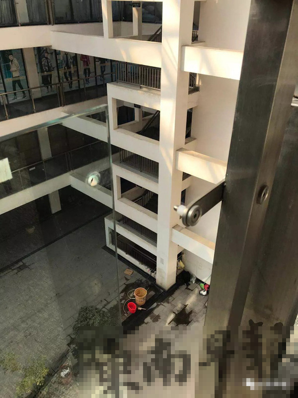 Chưa kịp dẫn con đi siêu thị, người mẹ nghe tiếng hét thất thanh của con trai nhỏ và bi kịch ập đến-4