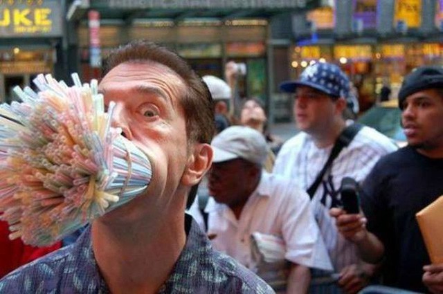 Những trò biểu diễn quái đản chỉ có dị nhân mới làm được, số 12 nhìn lại xong vẫn hết hồn-12