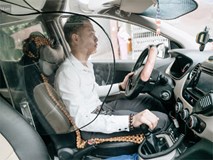 Người thiết kế "vách ngăn bảo vệ" cho tài xế taxi ở Hà Nội: Mình quan tâm nhất là tính mạng của họ, vì mình cũng từng là tài xế! Người thiết kế "vách ngăn bảo vệ" cho tài xế taxi ở Hà Nội: Mình quan tâm nhất là tính mạng của họ, vì mình cũng từng là tài xế!
