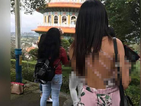 Diện đồ buông lơi xẻ bạo nhưng không áo ngực, cô gái lồ lộ vòng một gây nóng mắt-2