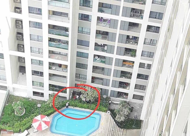 TP.HCM: Cô gái trẻ sinh năm 95 mặc bộ đồ đỏ tử vong cạnh hồ bơi, nghi rơi từ tầng cao chung cư xuống-1