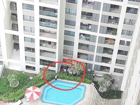 TP.HCM: Cô gái trẻ sinh năm 95 mặc bộ đồ đỏ tử vong cạnh hồ bơi, nghi rơi từ tầng cao chung cư xuống