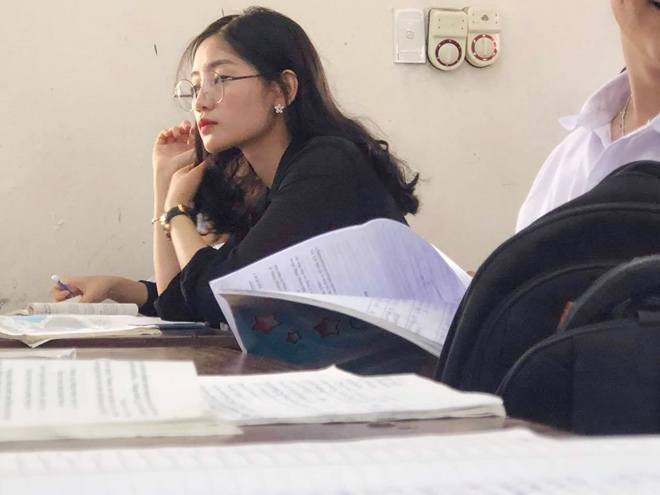 Cô giáo thực tập bỗng nổi như cồn vì bức ảnh chụp lén xinh đẹp-1