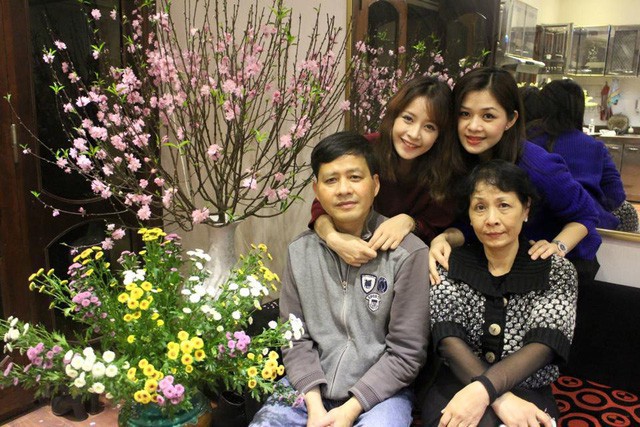 Dàn chị gái cực phẩm của sao Vbiz: Người U50, người yên bề gia thất vẫn xinh đẹp rạng ngời-8