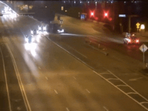 Vượt đèn đỏ ở vận tốc 206 km/h, chiếc xe hơi gây tai nạn kinh hoàng