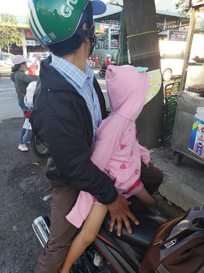 Sao lại lừa anh? - câu nói của người bố mang con đi chữa bệnh khiến tất cả xót xa-1