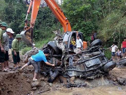 Tìm thấy ô tô chở 2 cán bộ biên phòng Thanh Hóa bị lũ cuốn trôi từ năm 2017