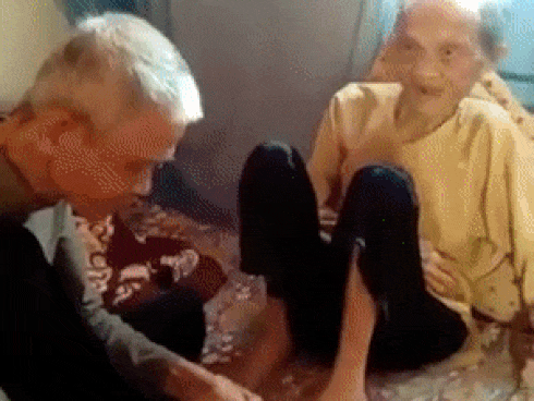 Mớm cơm cho cháu ăn, bà vô tình khiến cháu bị viêm toàn bộ niêm mạc dạ dày-4