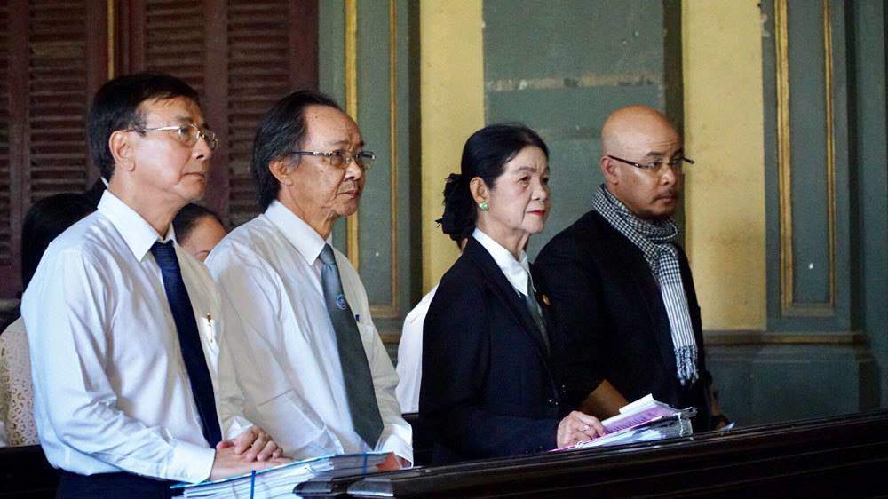 Bà Lê Hoàng Diệp Thảo chia sẻ lời cay đắng sau phiên toà ly hôn sáng 20/2-4