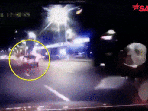 Giật mình cảnh xe BMW 'nhào lộn' giữa đường, tài xế sống sót thần kỳ