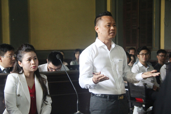 Mẹ ông Đặng Lê Nguyên Vũ: Vợ chồng không còn tình cũng còn nghĩa, có ai mà đưa chồng đi nhà thương điên đâu-8