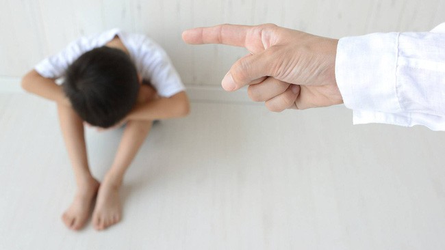 8 câu nói tưởng vô tình mà lại khiến con bị tổn thương lòng tự trọng vô cùng, cha mẹ tuyệt đối nên tránh-1