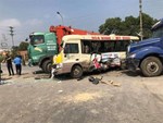 Clip nam sinh ở Đà Nẵng chết thảm dưới bánh xe tải: Nạn nhân tông cọc tiêu phân làn rồi ngã ra đường-2