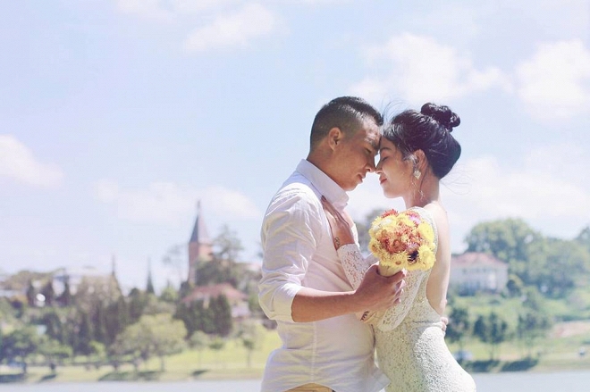 Loạt khoảnh khắc lãng mạn như chụp ảnh cưới của cặp đôi Mạnh Hùng - Hoàng Linh-9