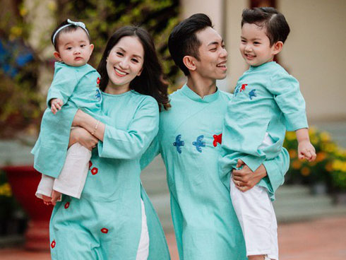 Chưa tới 8/3, Phan Hiển đã bất ngờ tặng quà khiến Khánh Thi bật khóc giữa chốn đông người-4