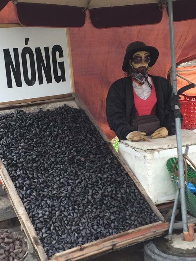 Ghé mua ấu nóng ven đường, chàng trai giật mình khi nhận ra cô bán hàng-3