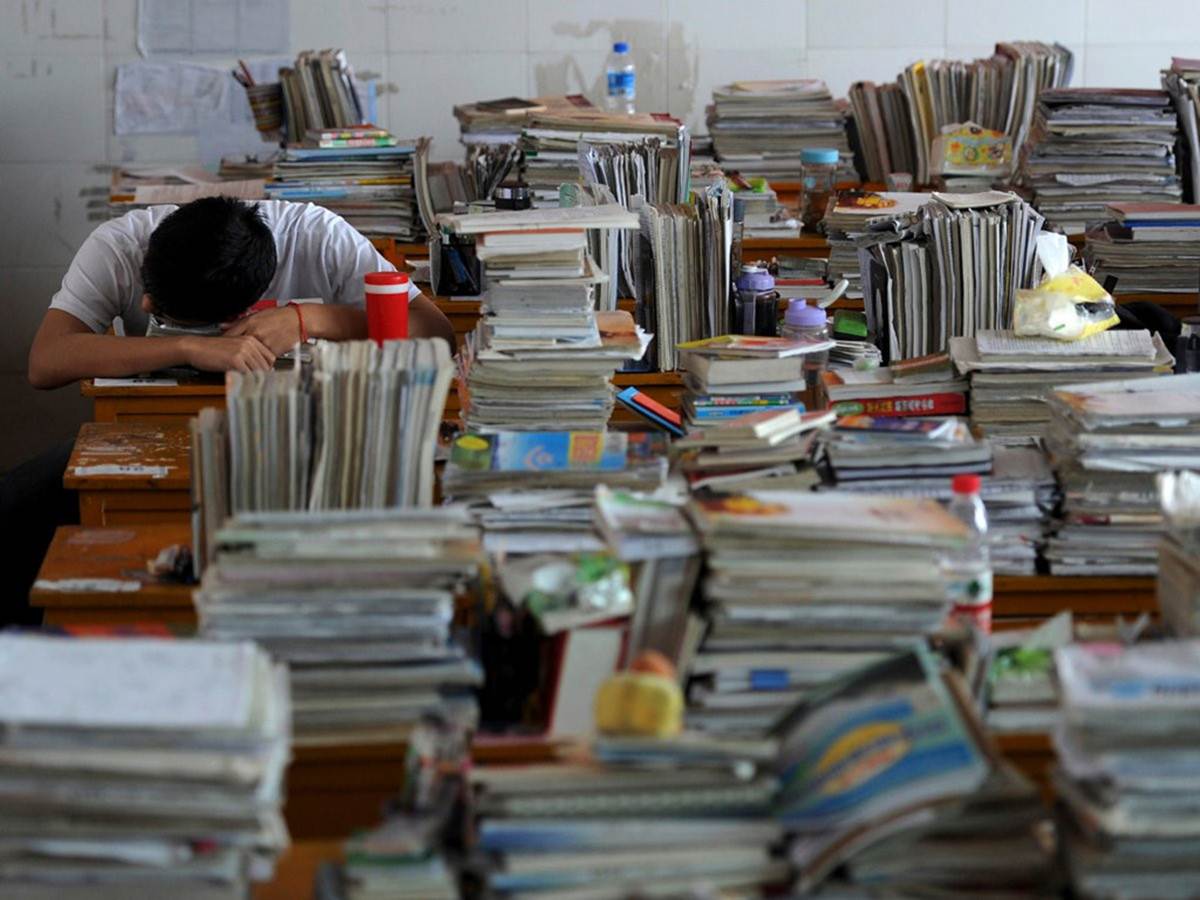 Học hành căng thẳng, học sinh chọn cái chết tự giải thoát-1