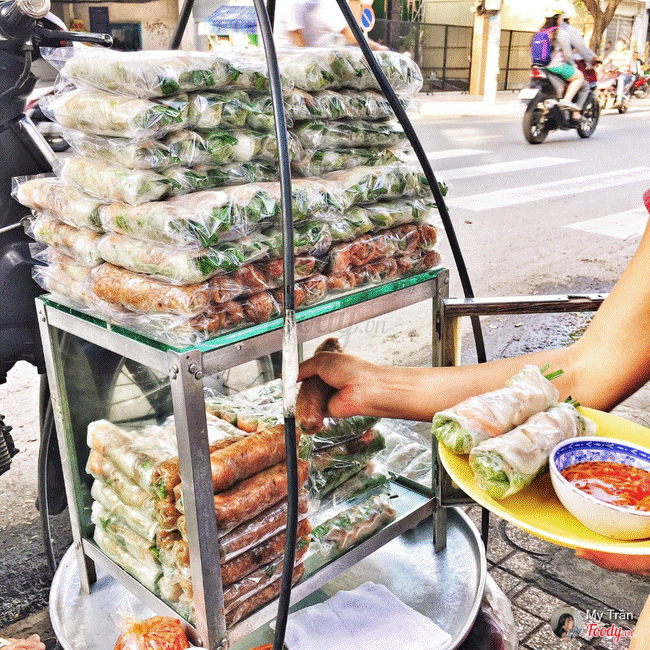 Tiệm gỏi cuốn nổi tiếng nhất nhì Sài Gòn, cứ chiều đến thực khách lại xếp hàng... ngoài cửa sổ chờ mua-1