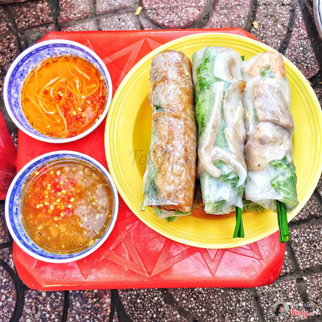 Tiệm gỏi cuốn nổi tiếng nhất nhì Sài Gòn, cứ chiều đến thực khách lại xếp hàng... ngoài cửa sổ chờ mua-7